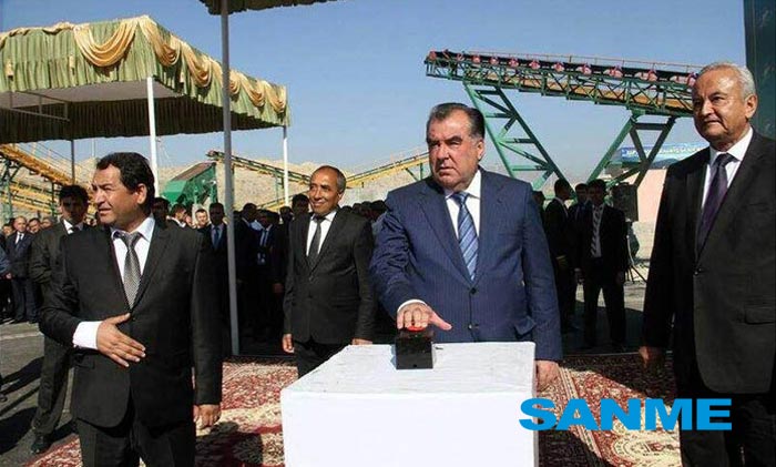 The live picture of the president of Tajikistan in the production line