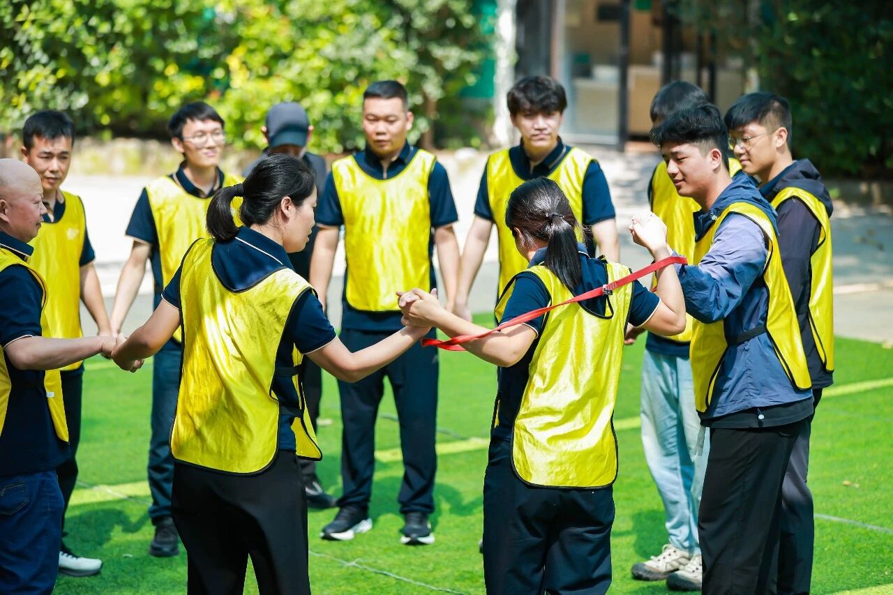 Uniendo fortalezas, forjando la excelencia: El evento de integración del equipo de la base de Shanghai SANME en Zhengzhou enciende la pasión