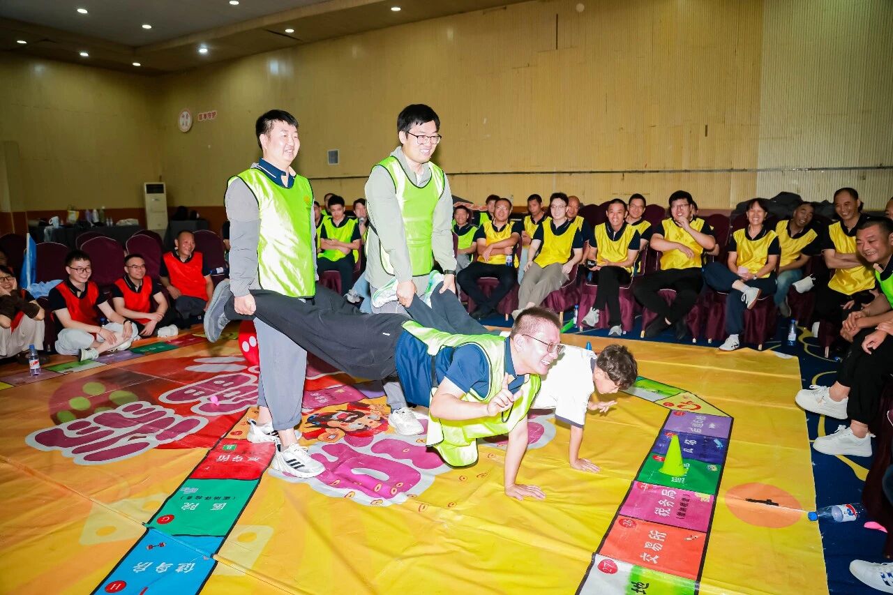 Uniendo fortalezas, forjando la excelencia: El evento de integración del equipo de la base de Shanghai SANME en Zhengzhou enciende la pasión