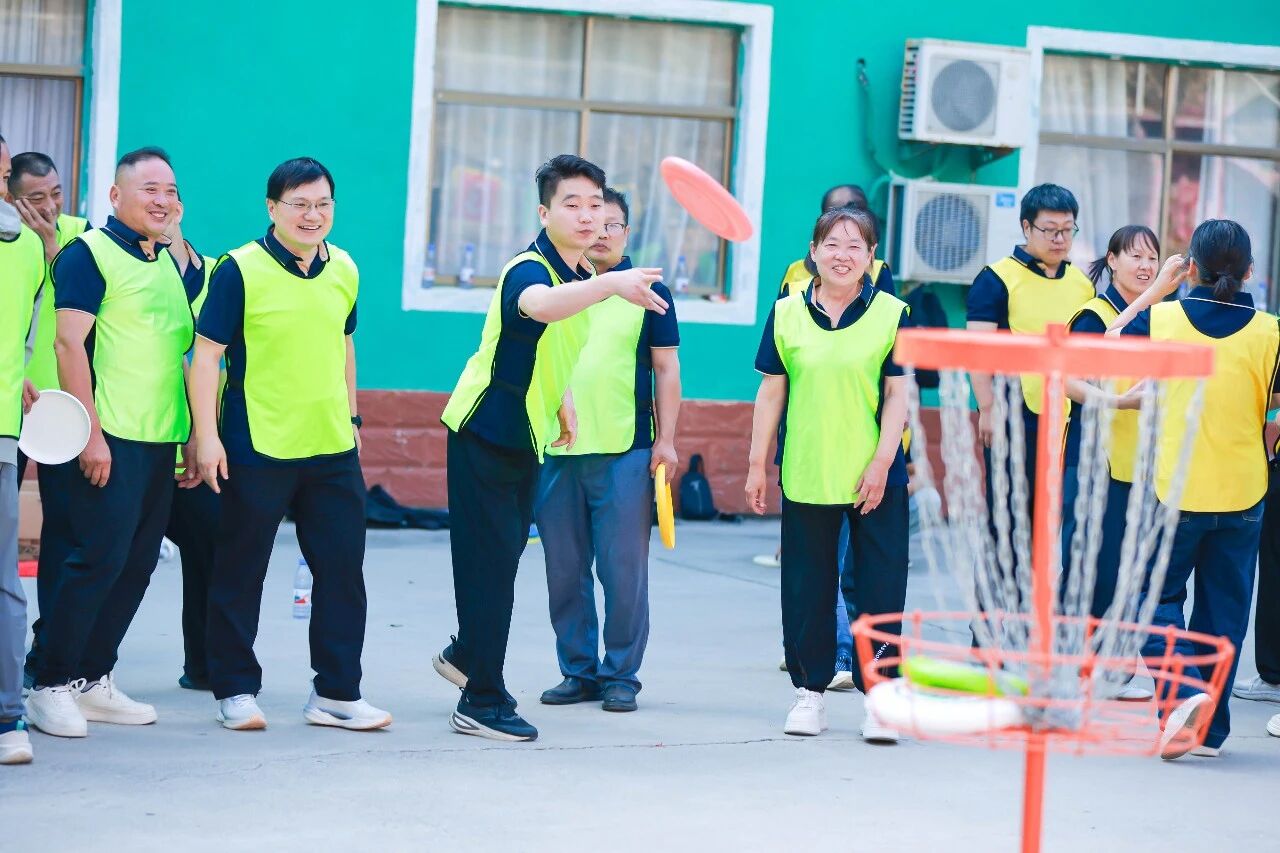 Uniendo fortalezas, forjando la excelencia: El evento de integración del equipo de la base de Shanghai SANME en Zhengzhou enciende la pasión